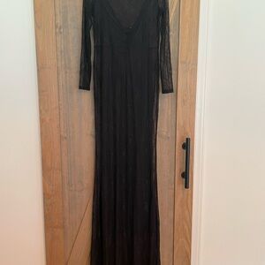 Fashion Nova Black V-Neck Long Sleeve Gown